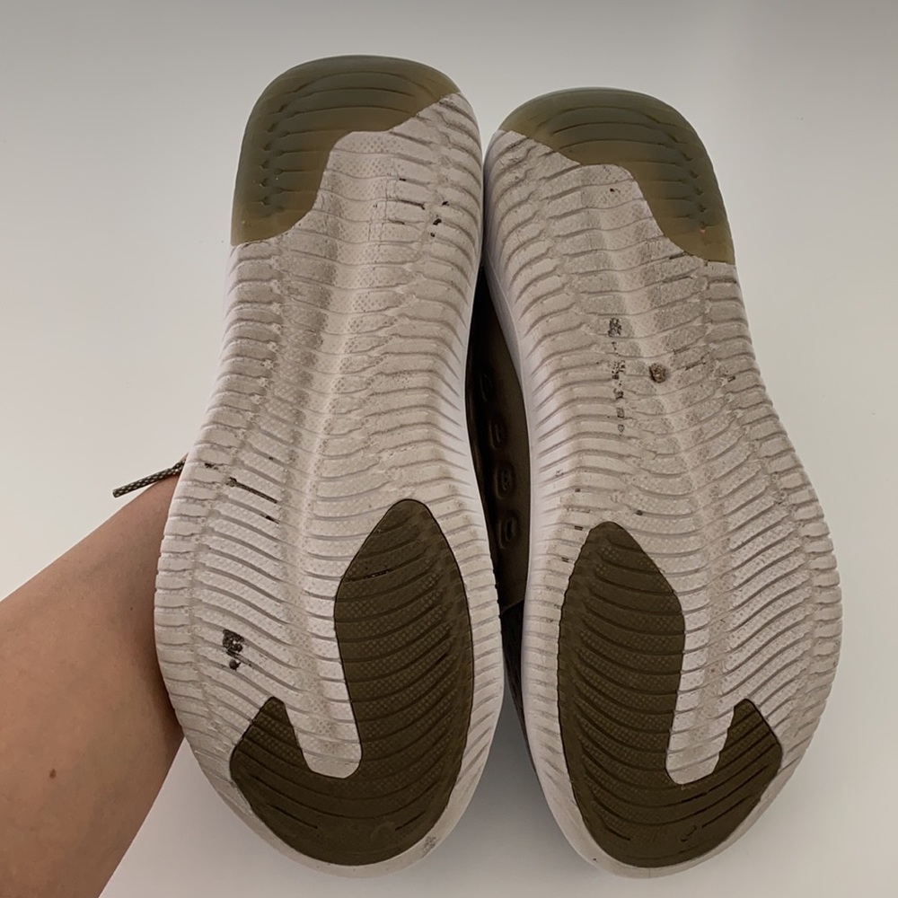 Woman’s ASICS Shoes - Picture 7 of 7